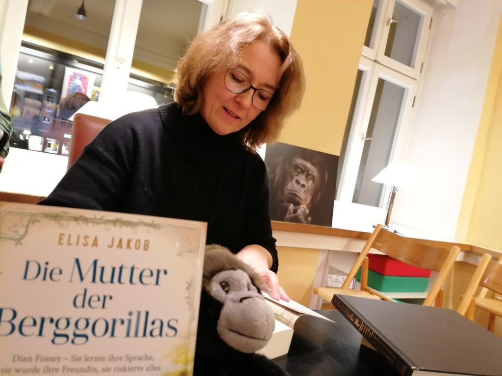 Elisa Jakob liest aus ihrem Buch